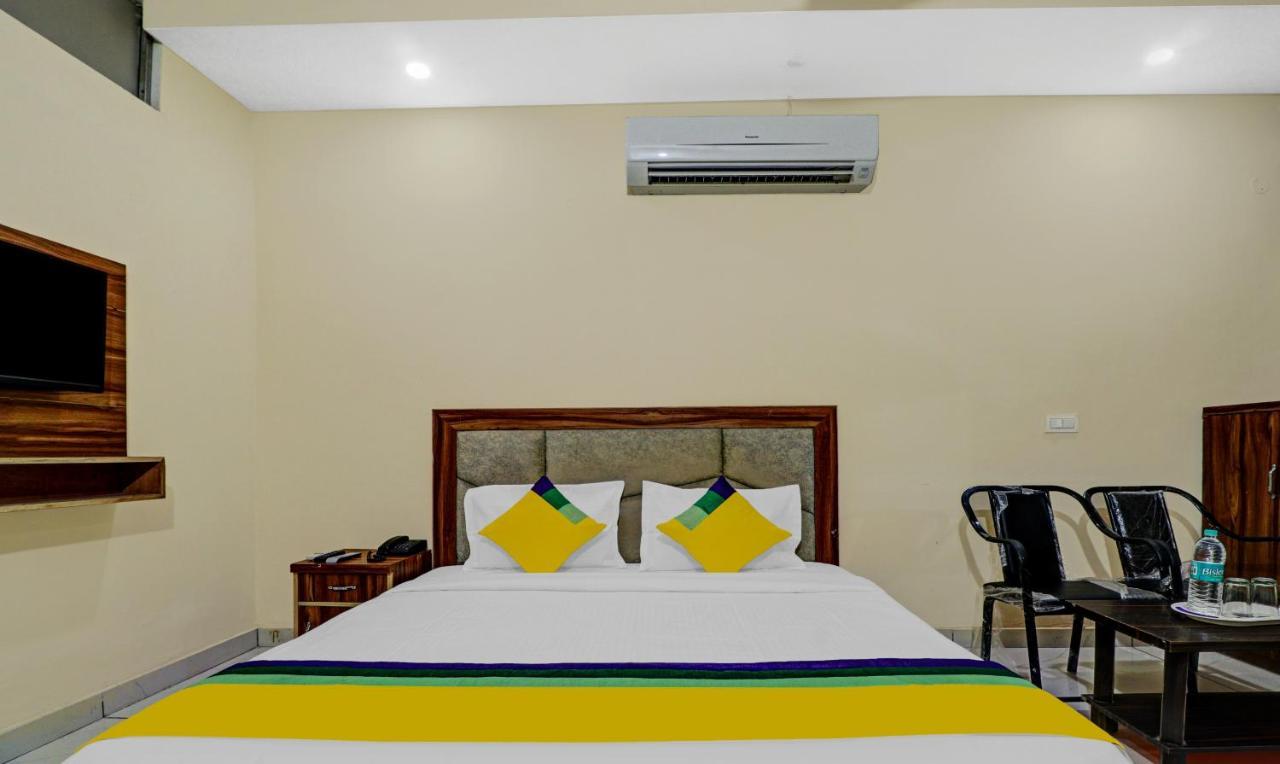 โอโย 60851 โฮเต็ล แบล็กสโตน Hotel Sohana ภายนอก รูปภาพ